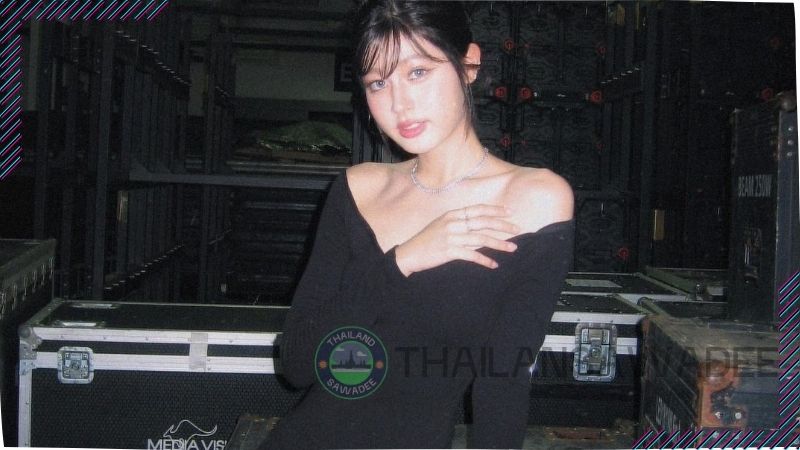 Hình ảnh Pahn trong hậu trường buổi họp báo của phim Leap Day