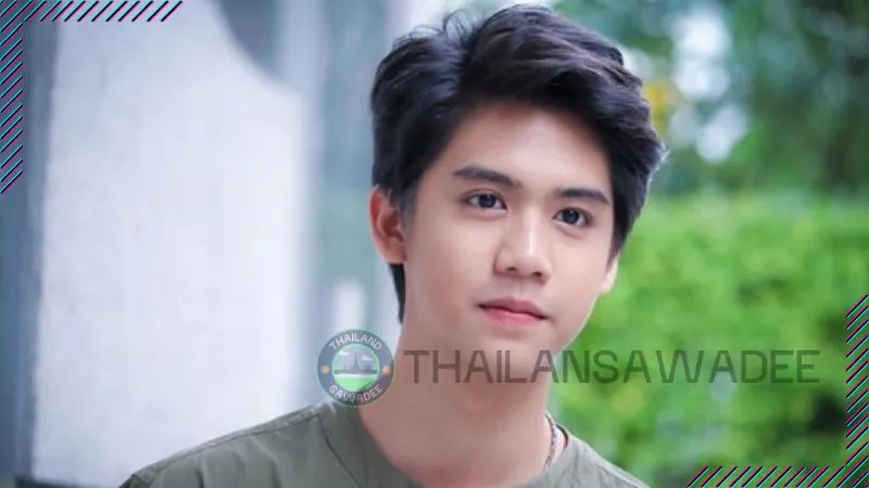 Chàng diễn viên, ca sĩ sở hữu khuôn mặt điển trai, vô cùng nổi bật