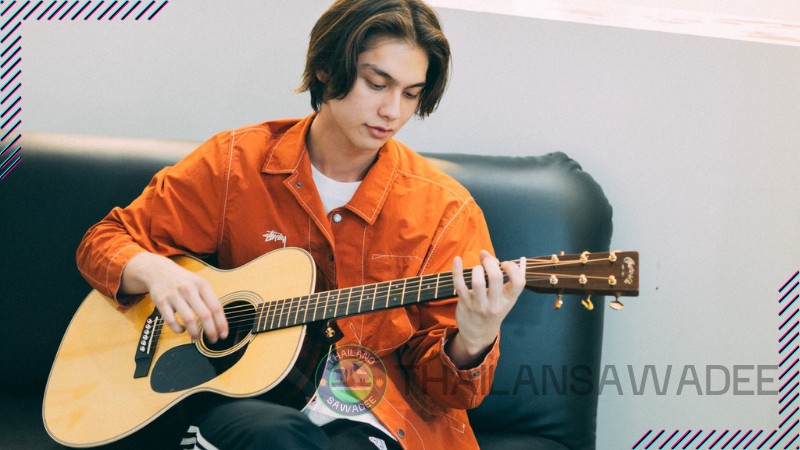 Bright Vachirawit chơi được nhiều nhạc cụ