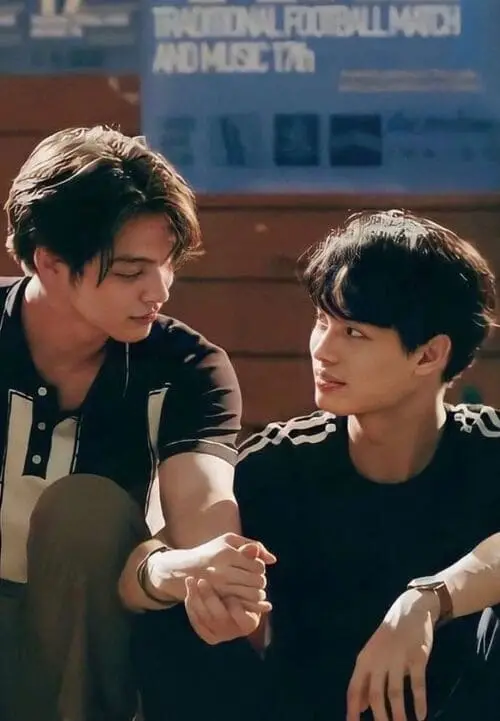 2gether-the-series-2020-thu-vien-hinh-anh-2 Sarawat nắm tay Tine tâm sự, 2gether The Series