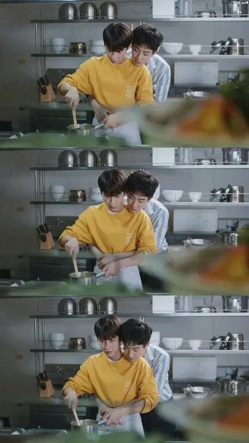 cooking-crush-the-series-2023-hinh-anh-5 Cảnh Ten ôm Prem từ phía sau khi anh đang nấu ăn trong Cooking Crush The Series