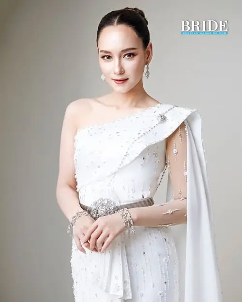 bee-namthip-jongrachatawiboon-thu-vien-hinh-anh-2 Bee Namthip Jongrachatawiboon mặc váy trắng thanh lịch với thần thái cuốn hút