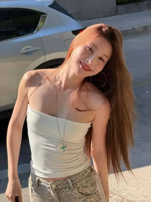 natt-kwon-chokejindachai-thu-vien-hinh-anh-1 Natt Nattamon Chokejindachai tóc nâu tạo dáng nắng