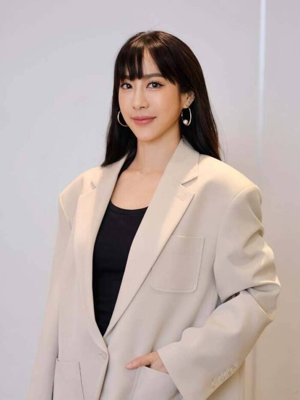 Profile Ja Natthaweeranuch Thongmee