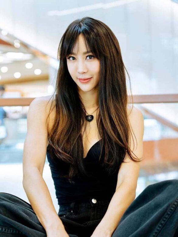 Tiểu sử Ja Natthaweeranuch Thongmee