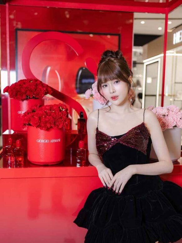 Profile Aom Punyawee Jungcharoen