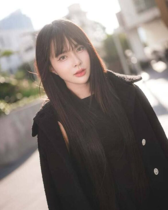 Wikipedia Aom Punyawee Jungcharoen