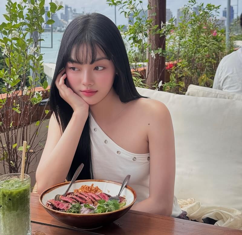 Profile Arhoung Nattawadee Pipobpornchai