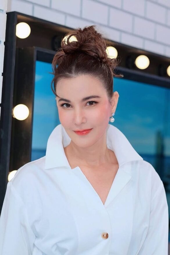 Tiểu sử Tanya Tanyares Engtrakul