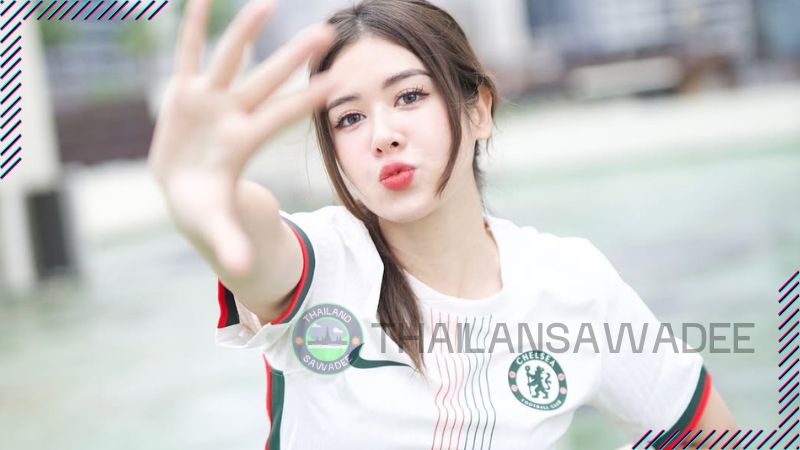 Vẻ đẹp cá tính của Mint Nawinda giữa dàn sao nữ Channel 3
