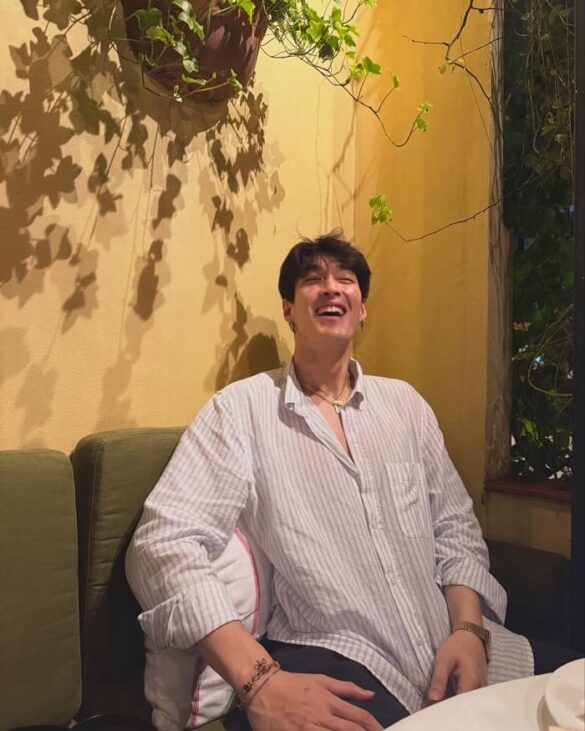 Tiểu sử Krating Khunnarong Pratesrat