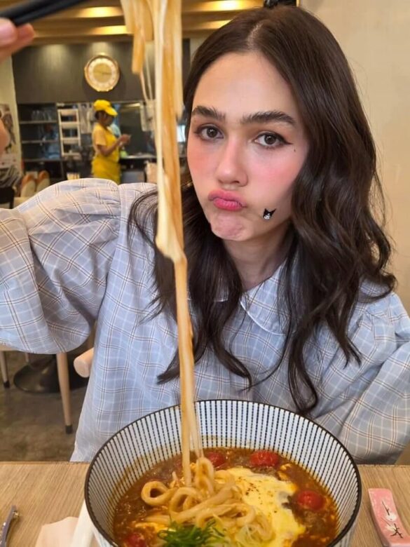 ly-lich-chompoo-araya-alberta-hargate Lý lịch Chompoo Araya Alberta Hargate
