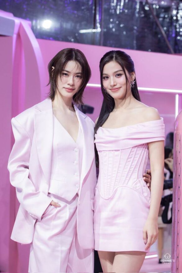 EmiBonnie tham gia sự kiện cùng nhau