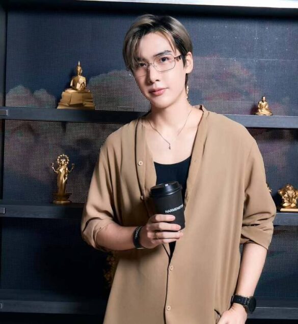 Cheque Wacharawee Kaewpoolsri là ai