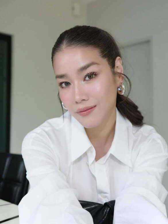 Kob Pimolrat Pisolyabutr là ai