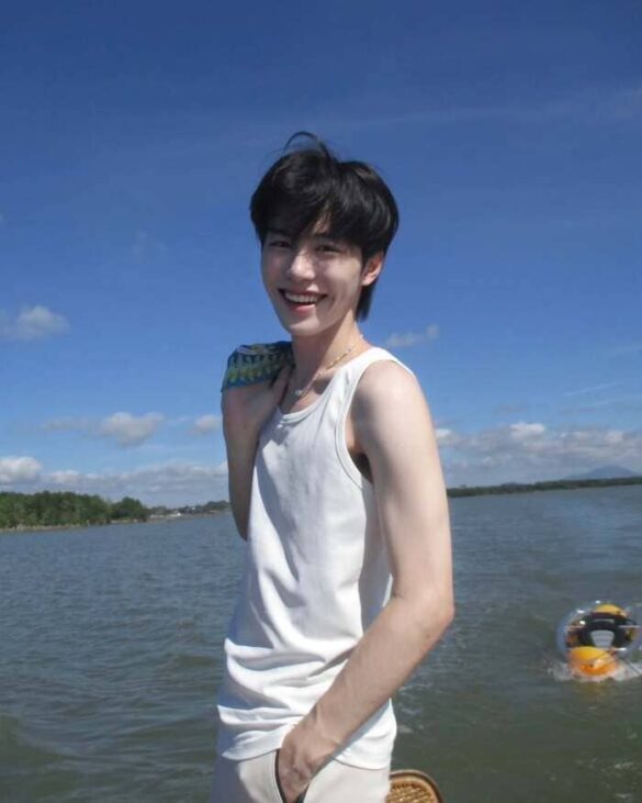 Lý lịch Prom Teepakron Kwanboon