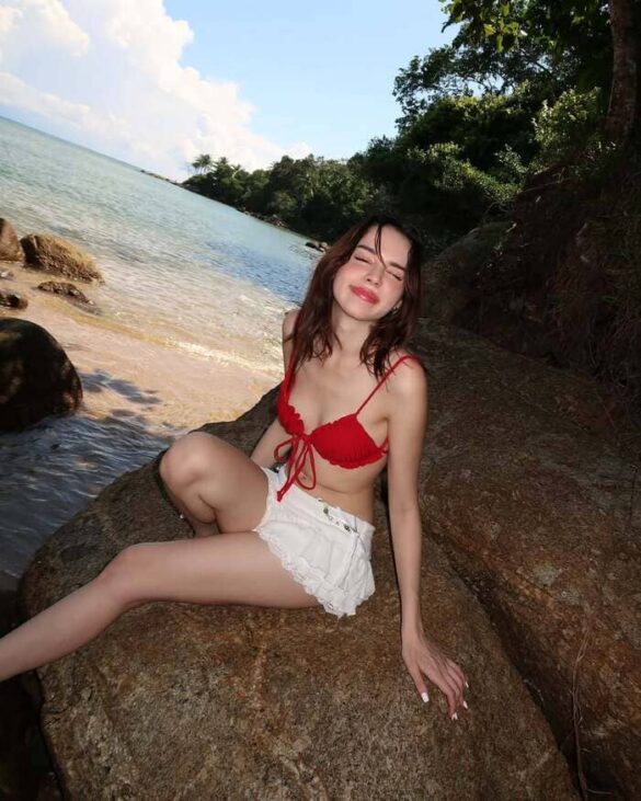 Lý lịch Sky Maria Hoerschler