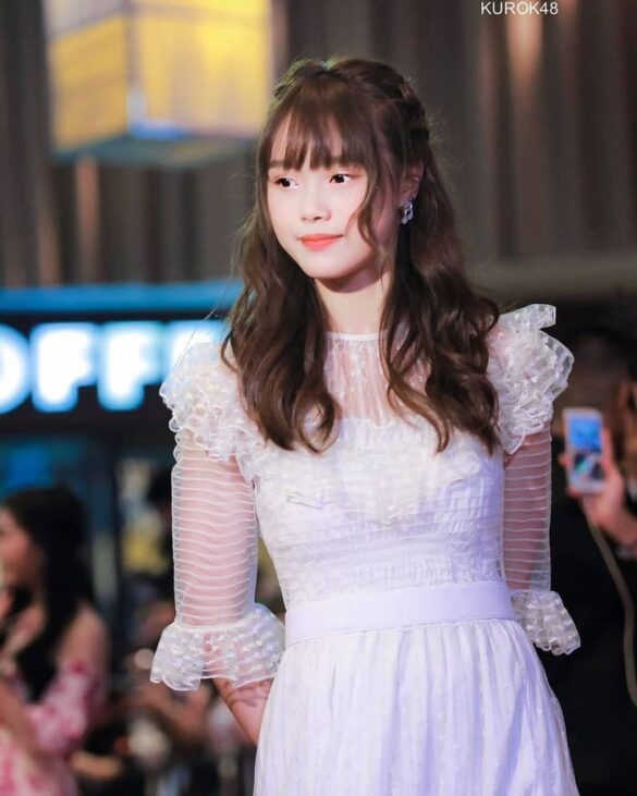 Music Praewa Suthamphong là ai