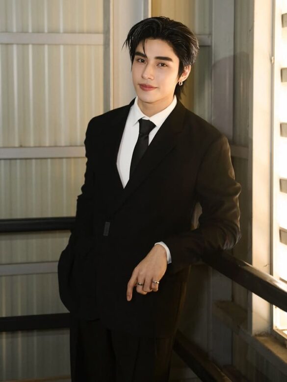 Poom Phuripan Sapsangsawat là ai