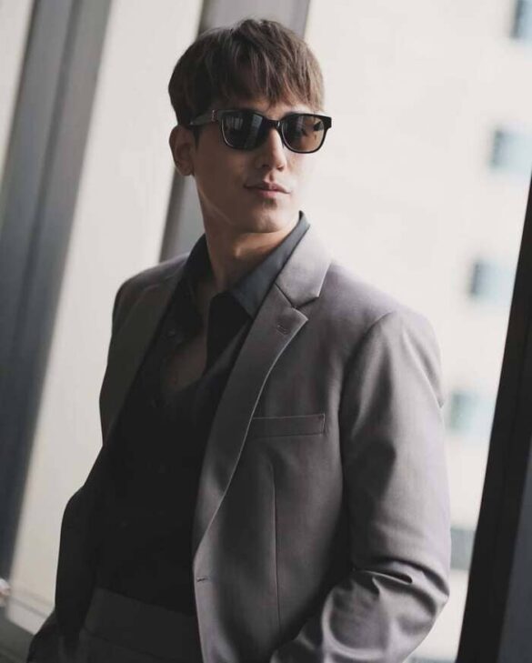 Pop Tharkoon Karntip là ai