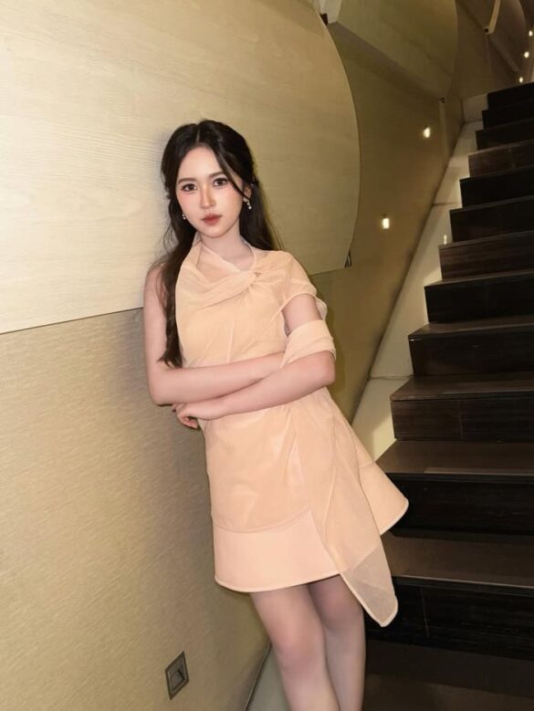 Profile Thongfah Alicha Sripratak