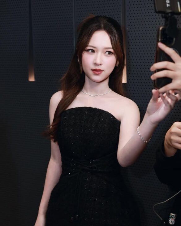 Thongfah Alicha Sripratak là ai