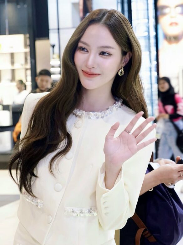 thu-vien-anh-cua-tangkwa-phinyanech-aungsuwan-5-585×780-1 thu vien anh cua tangkwa phinyanech aungsuwan 5 585x780 1