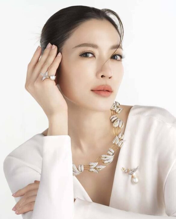 Tiểu sử Aff Taksaorn Paksukcharoen