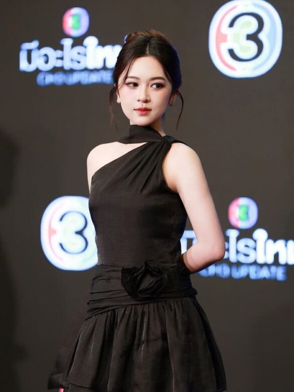 Wikipedia Thongfah Alicha Sripratak