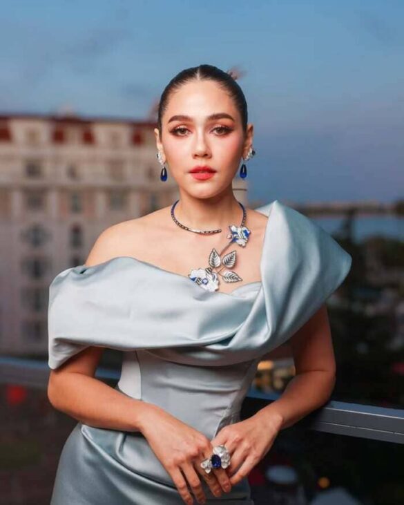 Chompoo Araya Alberta Hargate là ai