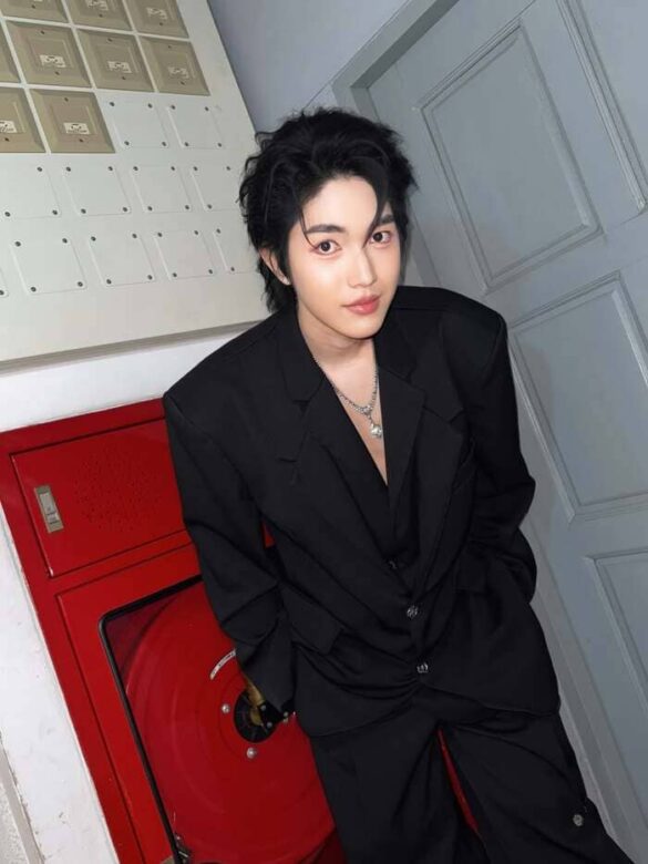 Lý lịch Petch Ratana Aiamsaart