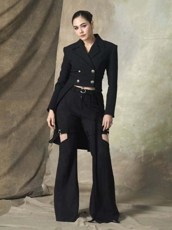 Tiểu sử Chompoo Araya Alberta Hargate