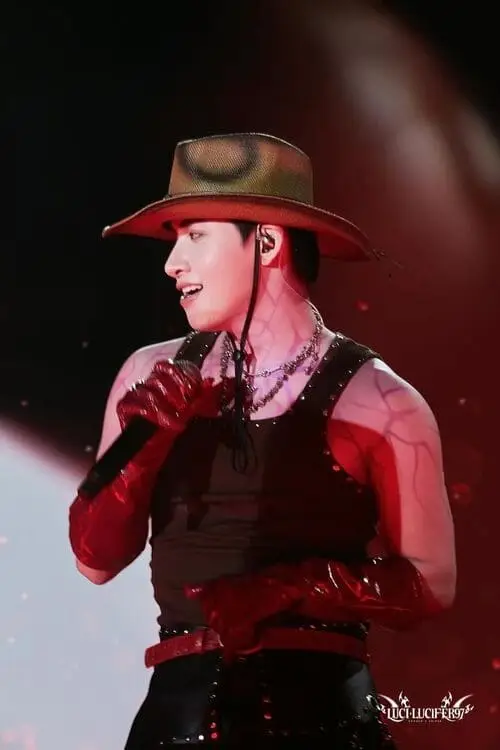 anh-hung-huynh-anh-trai-say-hi-6 Ảnh anh trai Hùng Huỳnh biểu diễn