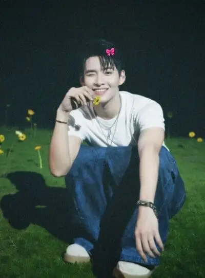 anh-hung-huynh-bieu-cam-cuoi-chu-mo-khoc-1 Ảnh Hùng Huỳnh cười tươi rạng rỡ