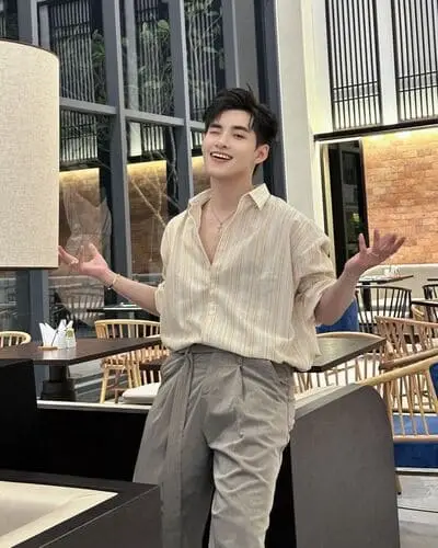 anh-hung-huynh-bieu-cam-cuoi-chu-mo-khoc-4 Ảnh Hùng Huỳnh cười mắt híp