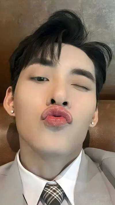 anh-hung-huynh-bieu-cam-cuoi-chu-mo-khoc-6 Anh Hùng Huỳnh chu mỏ đáng yêu