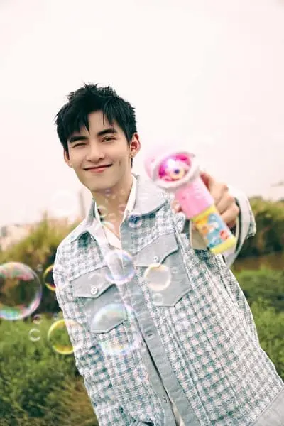 anh-hung-huynh-hoi-nho-hoi-be-ngay-xua-1 Ảnh Hùng Huỳnh ngày xưa hiếm