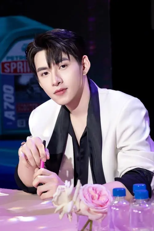 anh-hung-huynh-moi-nhat-2026-10 Ảnh Hùng Huỳnh khoảnh khắc mới