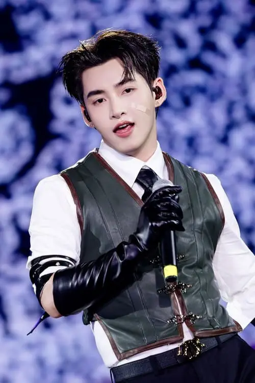 anh-hung-huynh-moi-nhat-2026-7 Hình ảnh Hùng Huỳnh góc nghiêng đẹp