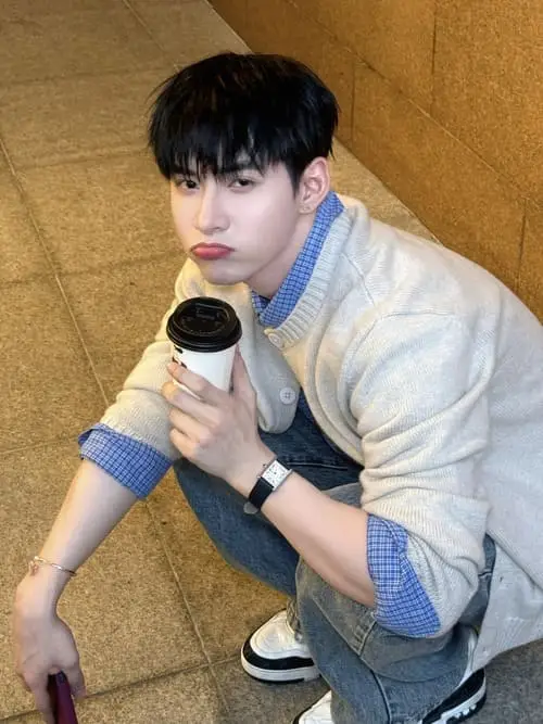 anh-hung-huynh-moi-nhat-2026-9 Ảnh Hùng Huỳnh style đơn giản