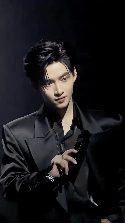 anh-hung-huynh-ngau-1 Ảnh Hùng Huỳnh ngầu thần thái