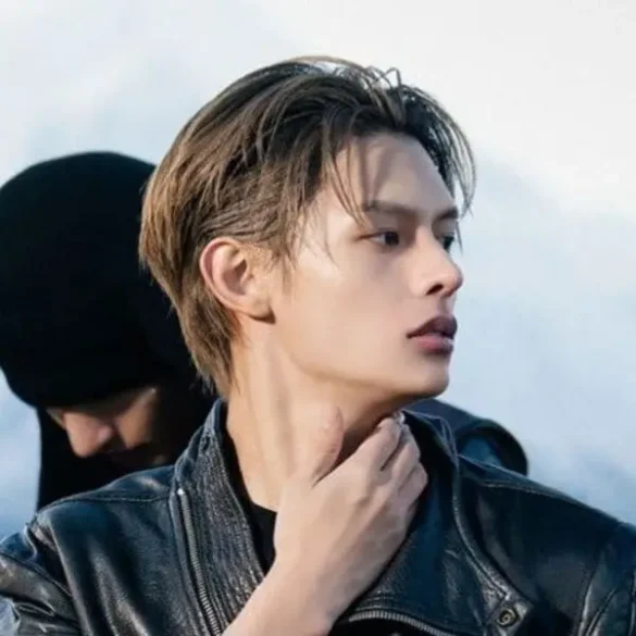 Ảnh James Cortis góc nghiêng tinh tế