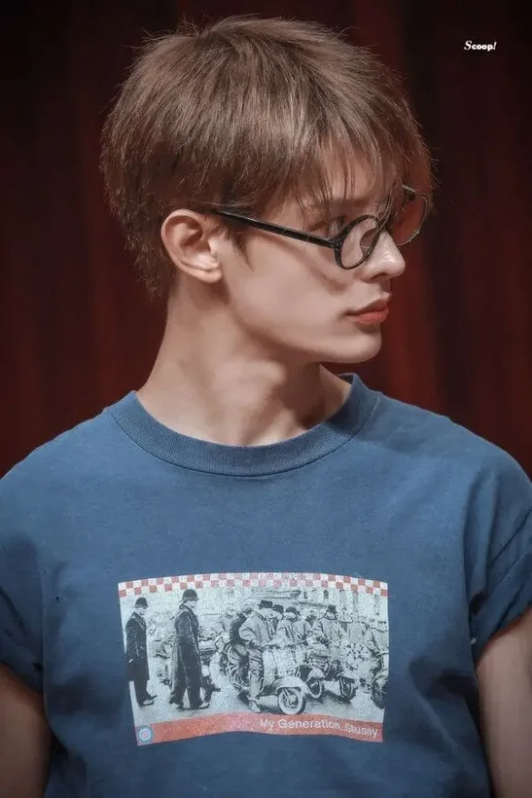 Ảnh James Cortis góc nghiêng nhẹ