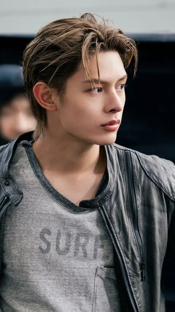 Ảnh James Cortis ngầu thần thái