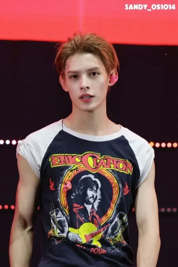 Ảnh James Cortis ngầu phong thái