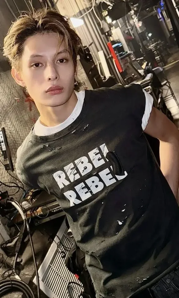 Ảnh James Cortis ngầu hiện đại