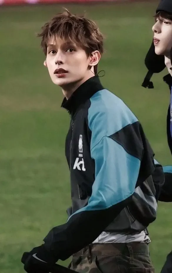 Ảnh James Cortis sân bóng phong cách