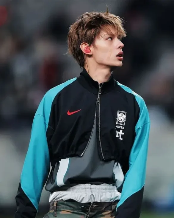 Ảnh James Cortis sân bóng ngoài trời