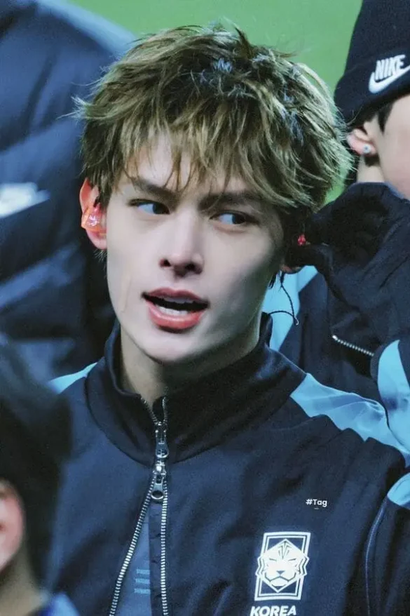 Ảnh James Cortis sân bóng khoảnh khắc