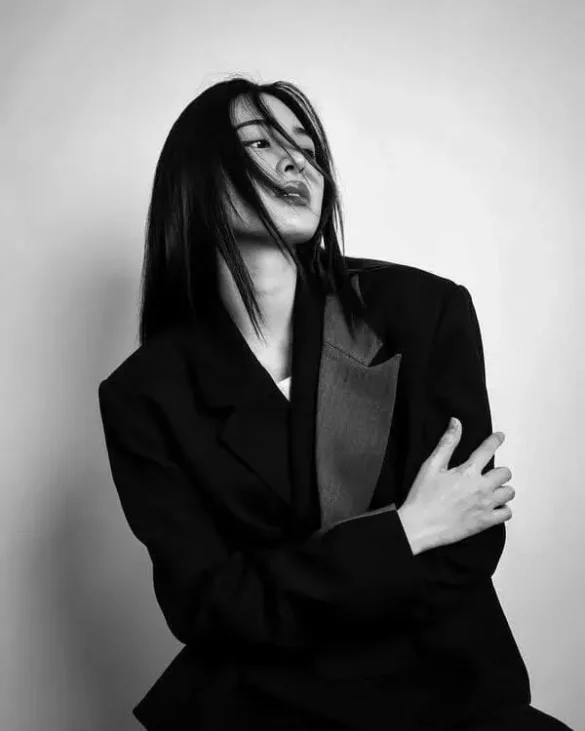 Ảnh LingLing Kwong phong cách ngầu